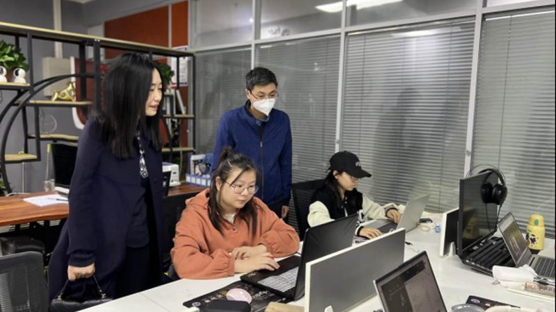 广告制作合同里违约金条款到底该怎么写